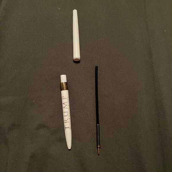 Trump Resort and Casino Vintage Pen - Picture 4 of 4